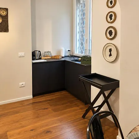 Roma 6 Apartment *